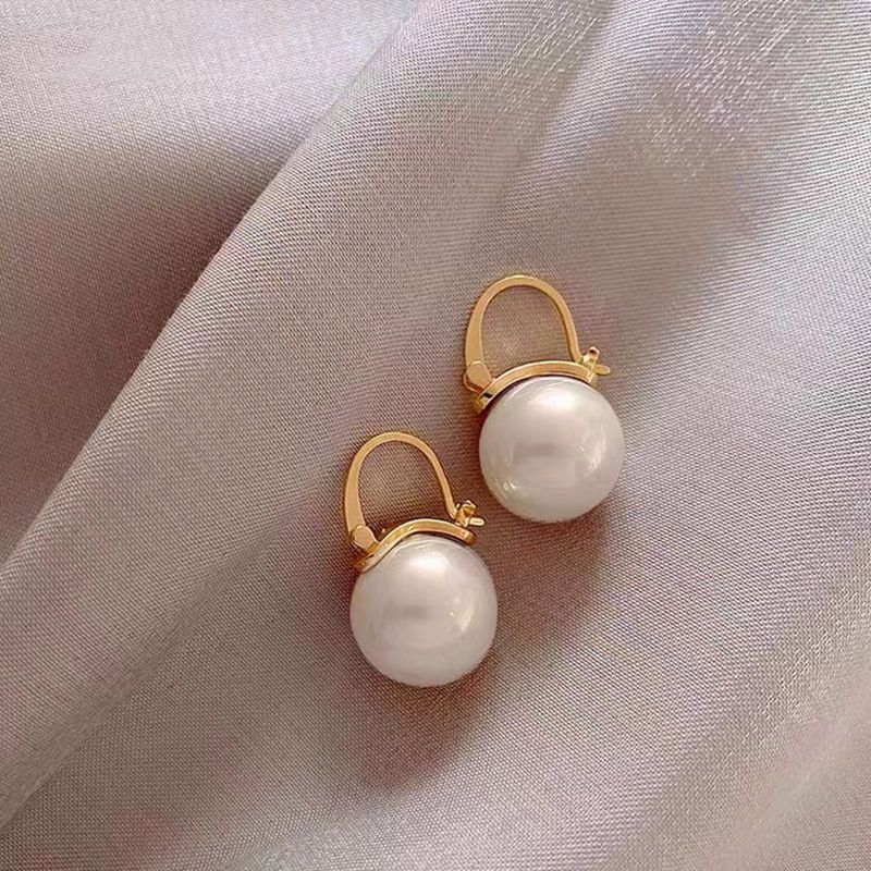 Fashion Geometric Copper Inlay Artificial Pearls Earrings 1 Pair