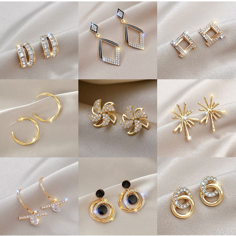 1 Pair Simple Style Triangle Square Flower Metal Plating Inlay Rhinestones Pearl Women's Earrings