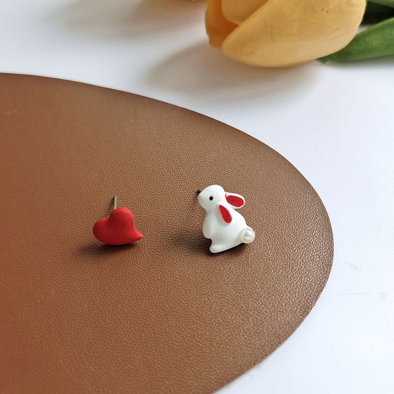 1 Paar Mode Kaninchen Herzform Imitationsperle Legierung Asymmetrisch Emaille Einbrennlack Frau Ohrstecker