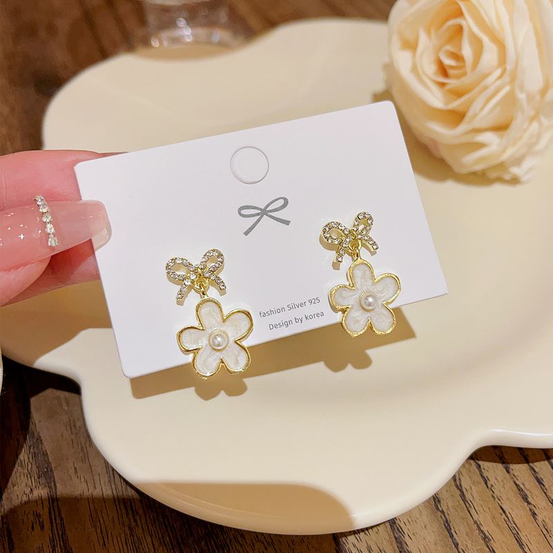 1 Pair Sweet Flower Inlay Alloy Zircon Drop Earrings