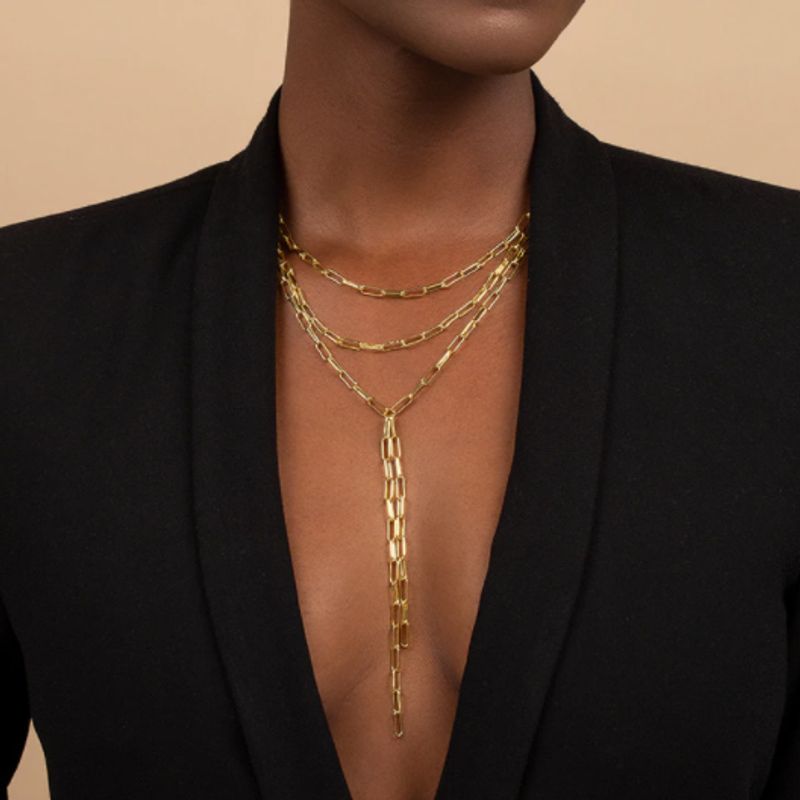 Moderner Stil Einfacher Stil Einfarbig Rostfreier Stahl Überzug Dreidimensional 18 Karat Vergoldet Frau Dreilagige Halskette