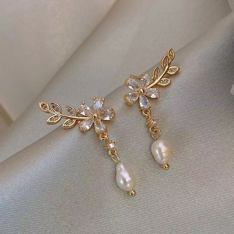 1 Pair Sweet Artistic Leaf Flower Plating Inlay Alloy Artificial Pearls Zircon Ear Studs