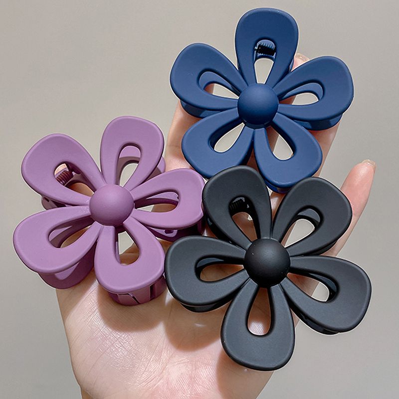 Simple Style Solid Color Flower Plastic Flowers Hair Claws