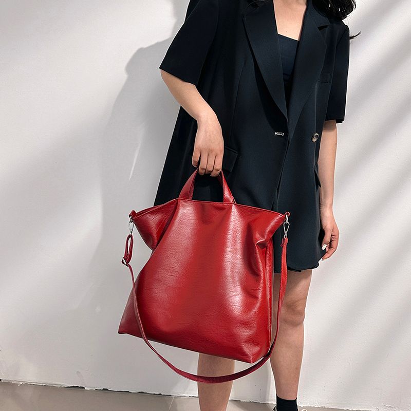 Women's Pu Leather Solid Color Punk Classic Style Streetwear Sewing Thread Square Zipper Tote Bag