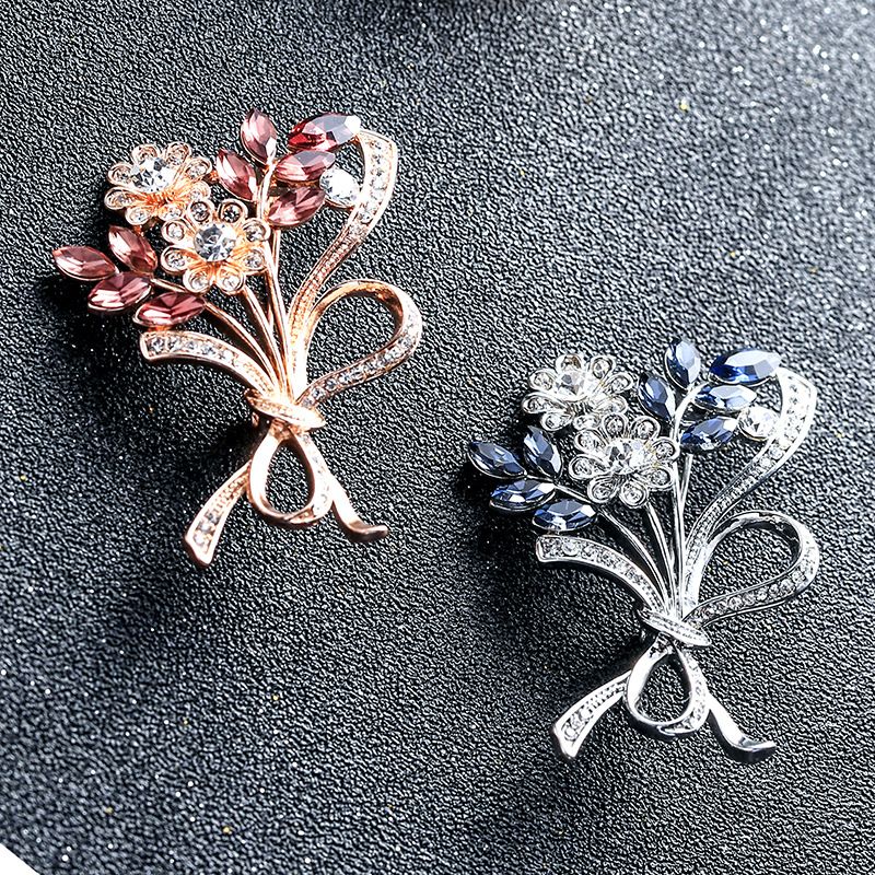 Vintage Style Flower Alloy Women's Brooches