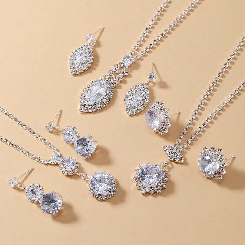 Elegante Lujoso Color Sólido Aleación Enchapado Embutido Diamantes De Imitación Plateado Mujeres Conjunto De Joyas