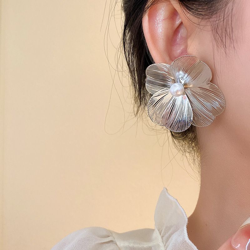 1 Pair Simple Style Flower Inlay Copper Pearl Ear Studs