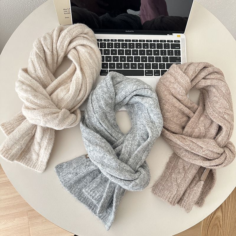Women's Simple Style Solid Color Knit Scarf