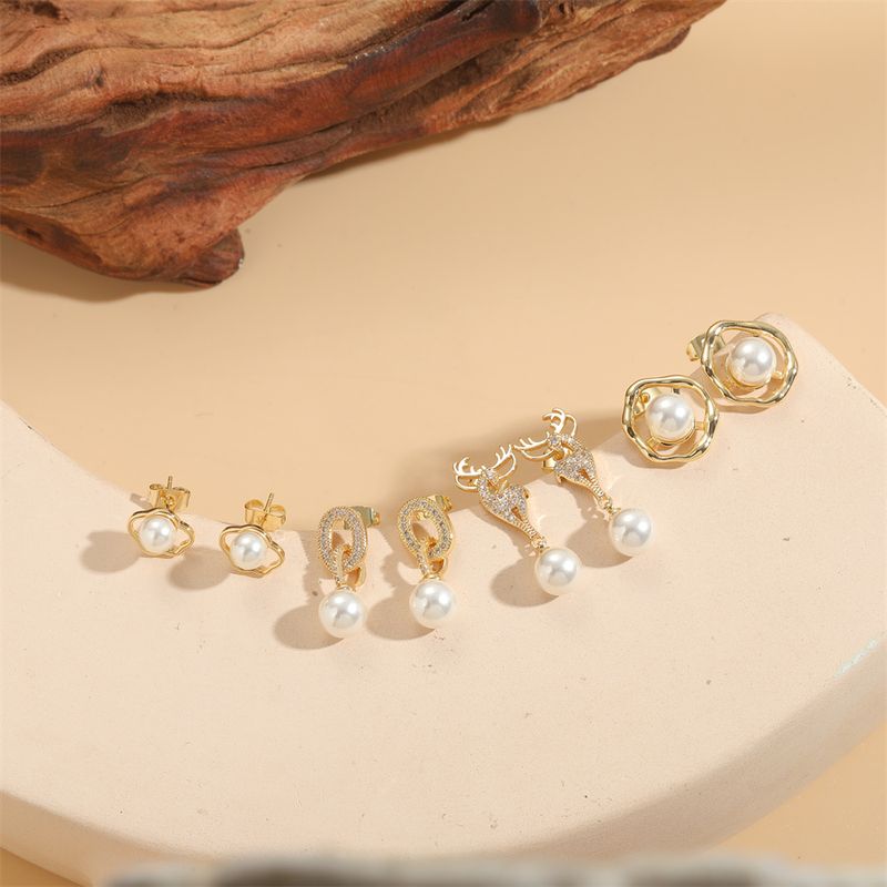 1 Pair Simple Style Classic Style Commute Deer Inlay Copper Artificial Pearls Zircon 14k Gold Plated Ear Studs