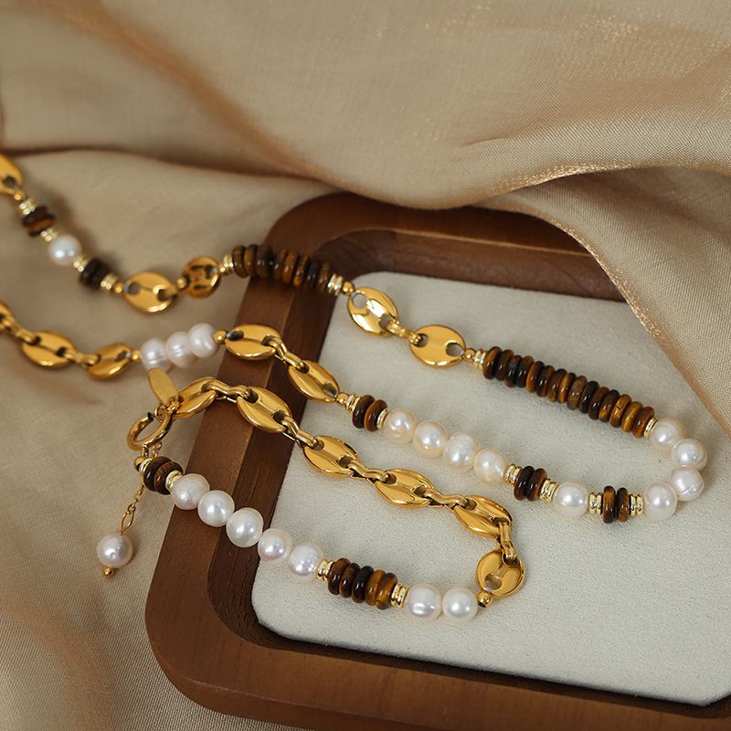 Großhandel Vintage-stil Farbblock Süßwasserperle Tigerauge Titan Stahl Perlen Patchwork Überzug 18 Karat Vergoldet Schmuck-set
