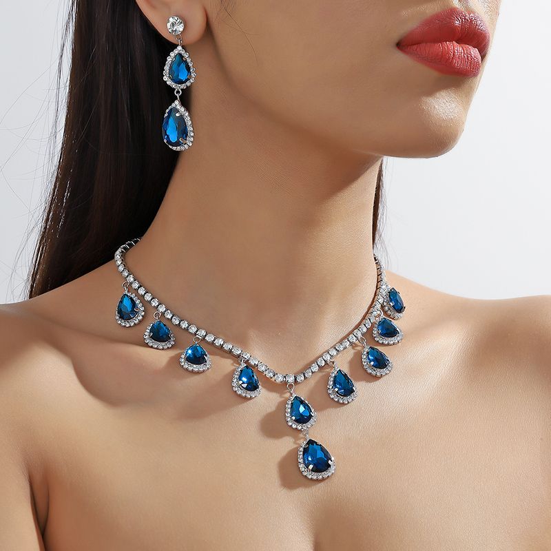 Estilo Vintage Gotitas De Agua Aleación Enchapado Embutido Diamantes De Imitación Plateado Mujeres Conjunto De Joyas