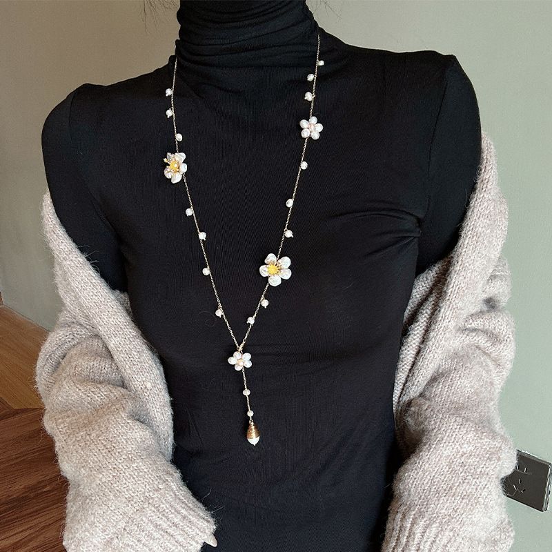 Elegant Flower Freshwater Pearl Brass Beaded Sweater Chain
