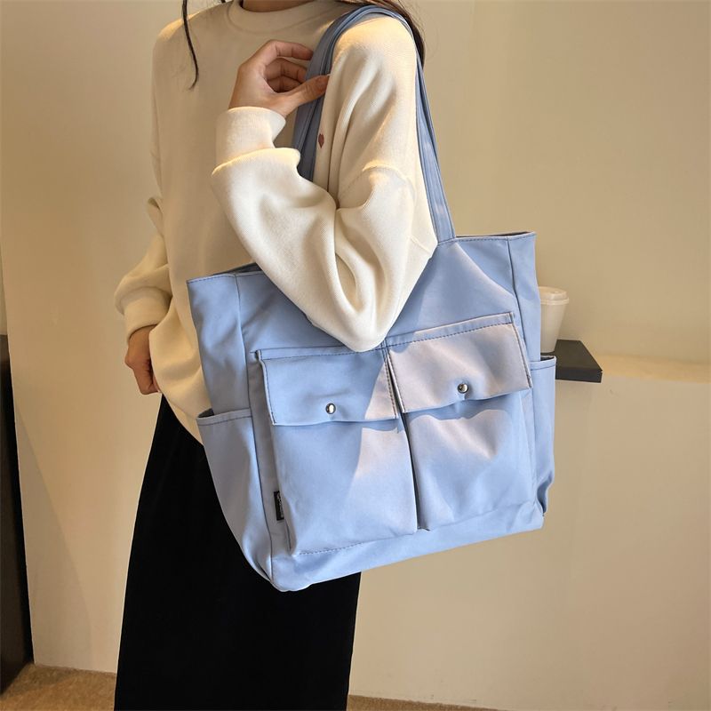 Femmes Printemps Été Automne Hiver Chiffon Couleur Unie Style Bcbg Style Classique Vêtement De Rue Fil À Coudre Carré Fermeture Éclair Sac D'épaule Sac De Courses