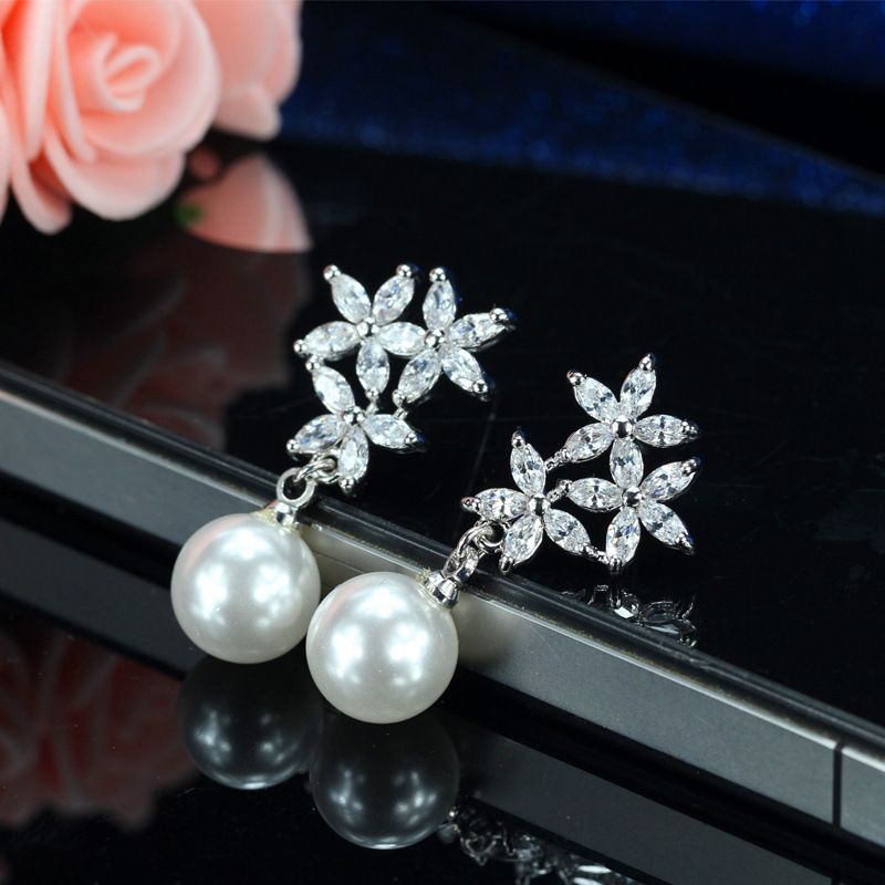 1 Par Elegante Romántico Color Sólido Copo De Nieve Enchapado Embutido Cobre Perlas Artificiales Circón Rodio Plateado Plateado Pendientes De Gota