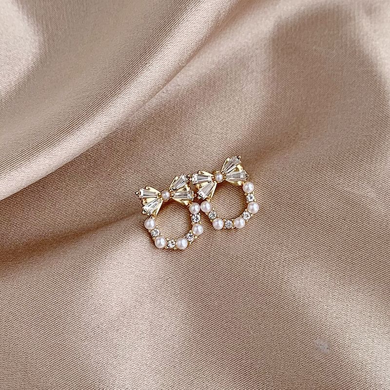 1 Pair Simple Style Bow Knot Plating Inlay Alloy Artificial Rhinestones Artificial Pearls Gold Plated Ear Studs