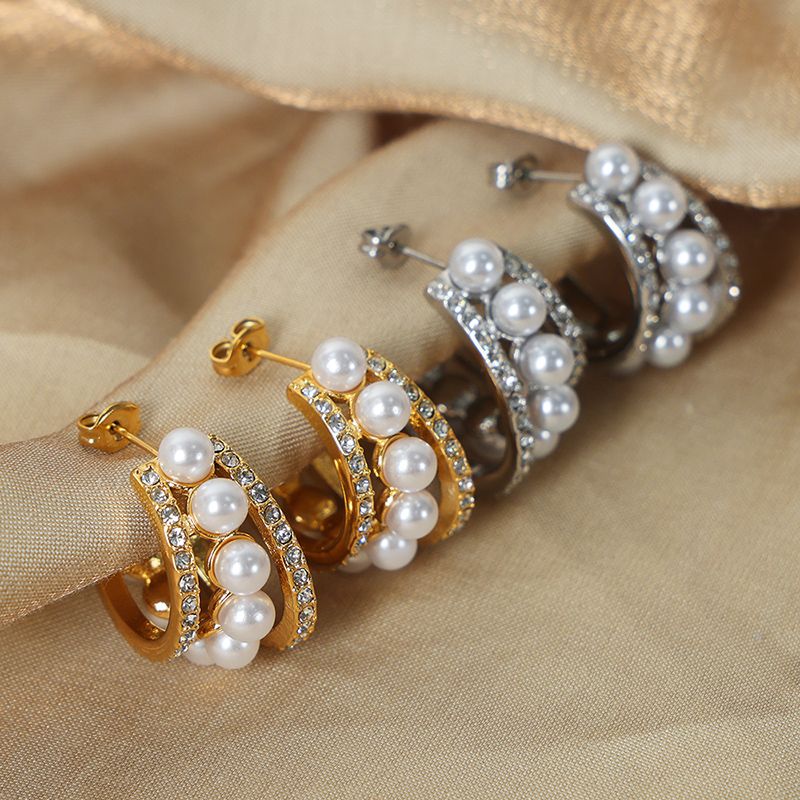 1 Paar Einfacher Stil Einfarbig Überzug Inlay Künstliche Perle Titan Stahl Künstliche Perlen Künstlicher Diamant 18 Karat Vergoldet Reif Ohrringe