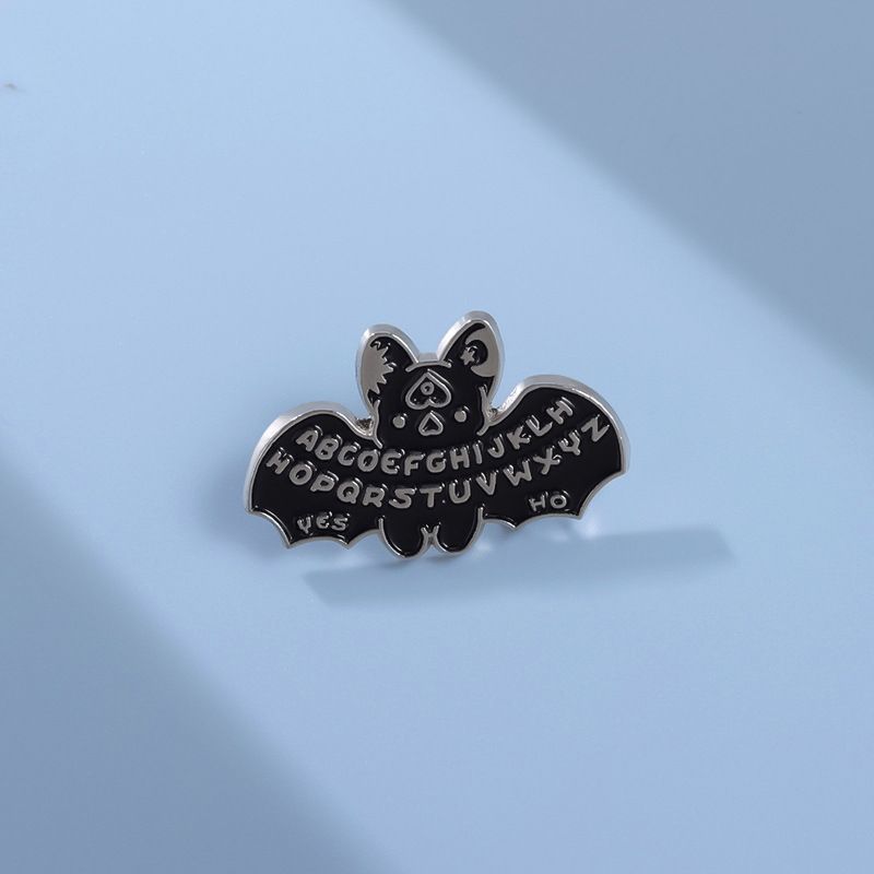 Vintage Style Letter Bat Alloy Plating Unisex Brooches