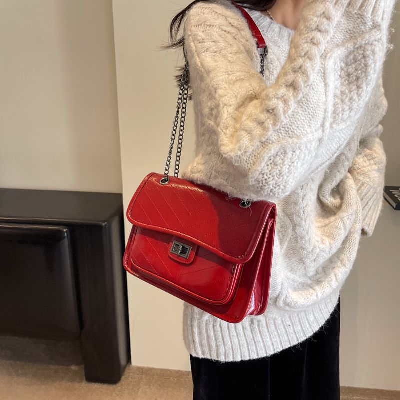 Women's Pu Leather Solid Color Vintage Style Classic Style Streetwear Sewing Thread Metal Button Square Flip Cover Lock Clasp Shoulder Bag Square Bag