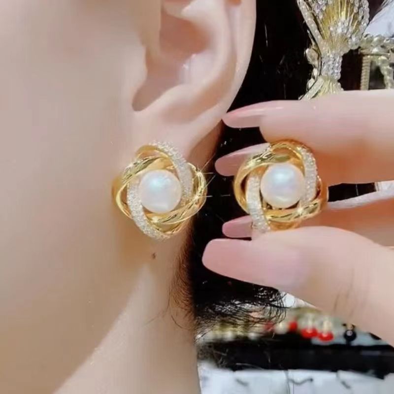1 Pair Elegant Flower Imitation Pearl Ear Studs