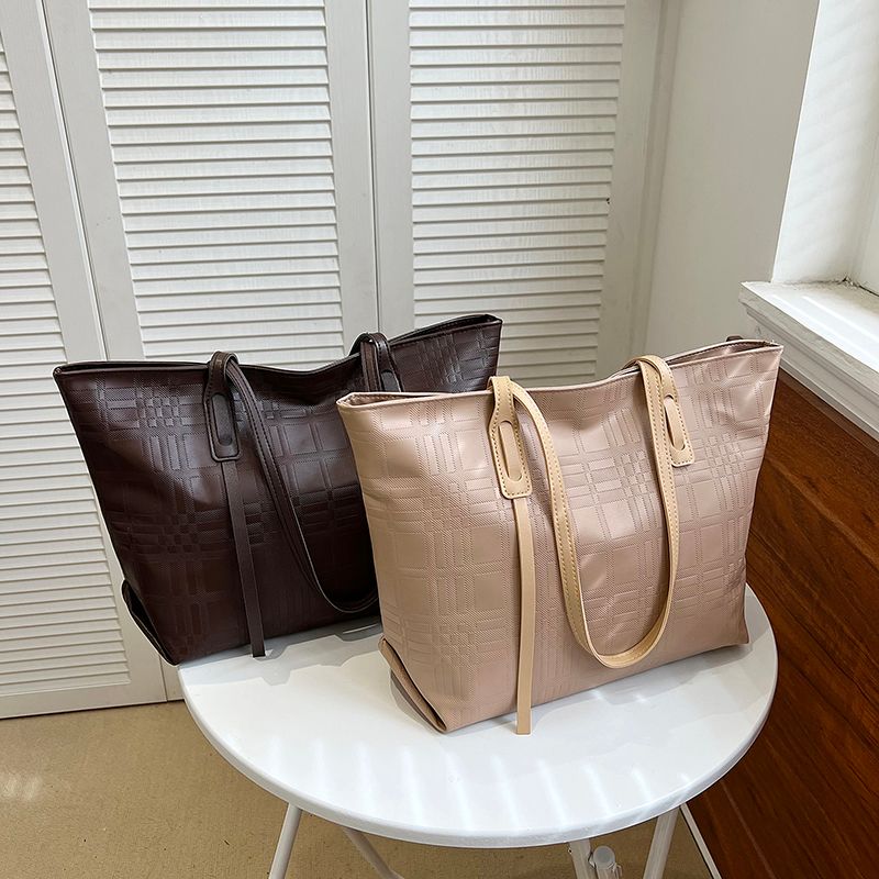Women's Pu Leather Solid Color Streetwear Square Zipper Tote Bag