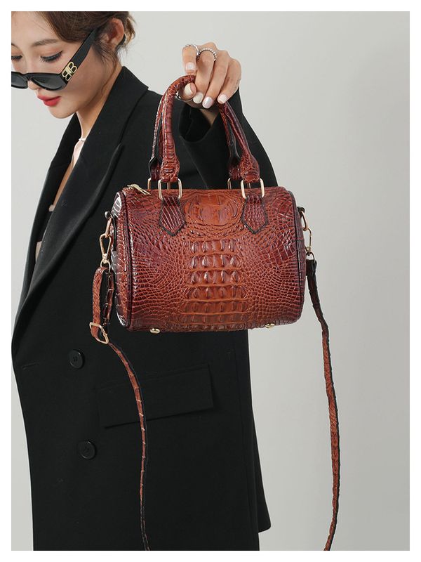 Women's Pu Leather Solid Color Vintage Style Pillow Shape Zipper Handbag