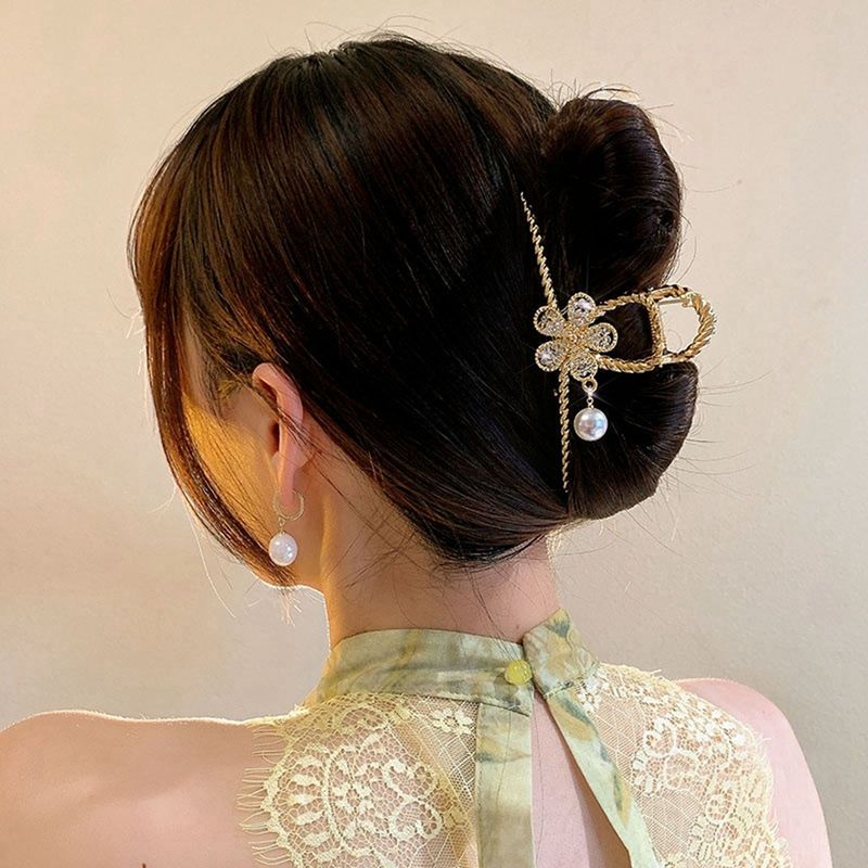 Femmes Dame Style Simple Artistique Fleur Pétale Perle D'imitation Alliage Plastique Placage Pince À Cheveux Griffes De Cheveux