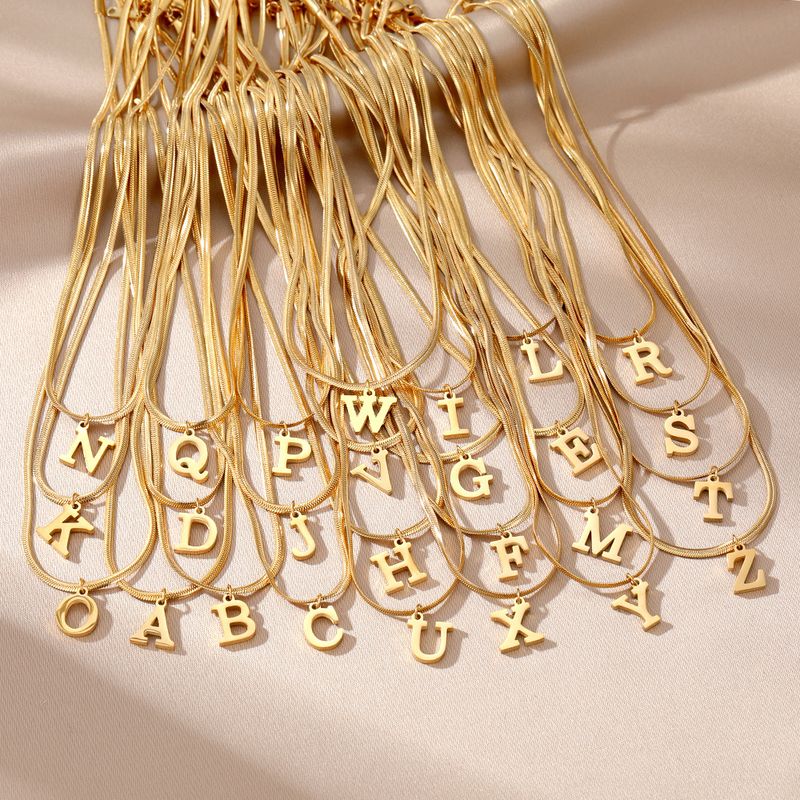 Großhandel Einfacher Stil Brief Rostfreier Stahl Titan Stahl Überzug Vergoldet Halskette Mit Anhänger