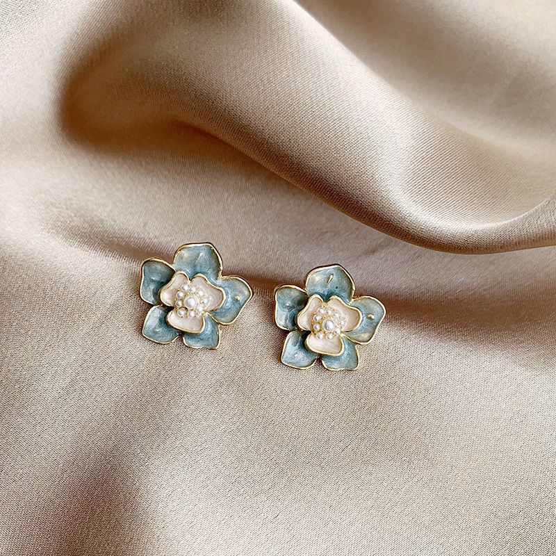 Wholesale Jewelry Vintage Style Flower Alloy Gold Plated Plating Ear Studs