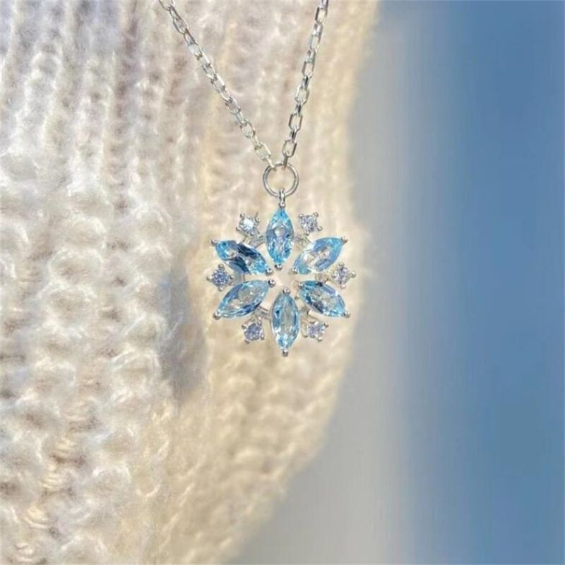 Dulce Estilo Simple Copo De Nieve Aleación Embutido Diamantes De Imitación Mujeres Collar Colgante