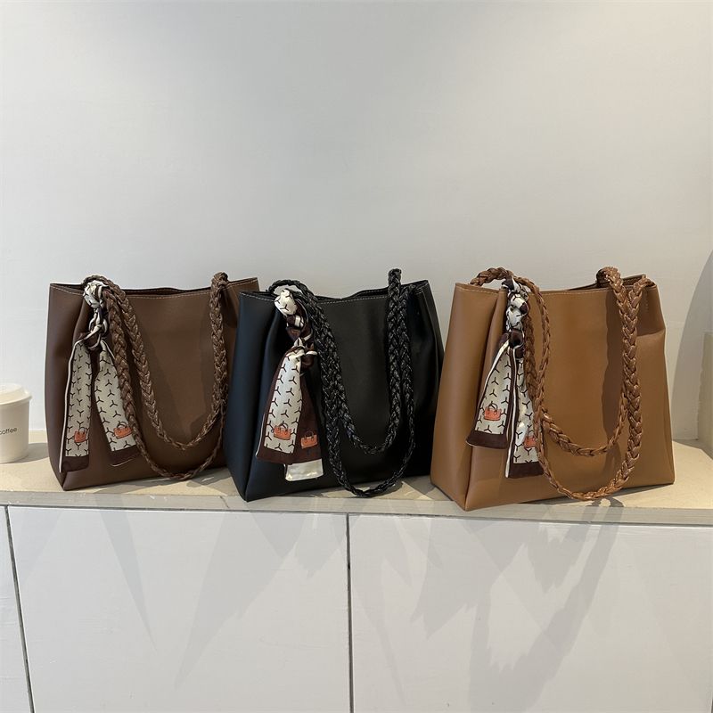 Women's Winter Autumn Pu Leather Solid Color Basic Vintage Style Square Zipper Shoulder Bag