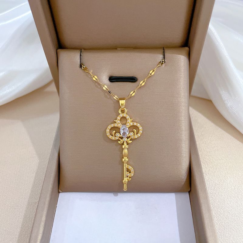 Großhandel Retro Klassischer Stil Schlüssel Titan Stahl Kupfer Inlay Künstliche Edelsteine Halskette Mit Anhänger