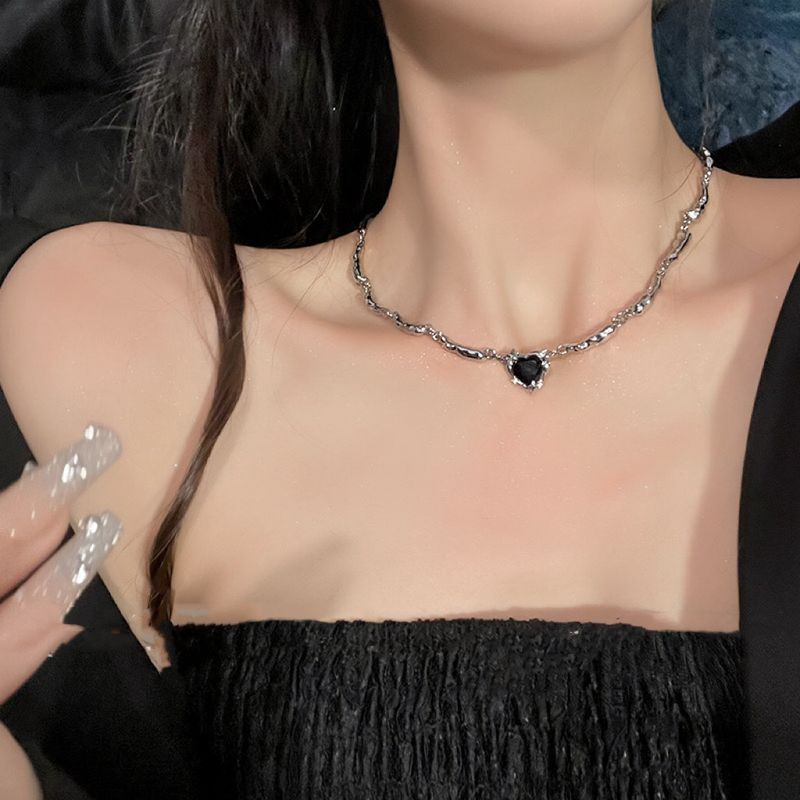 Simple Style Heart Shape Alloy Chain Women's Pendant Necklace