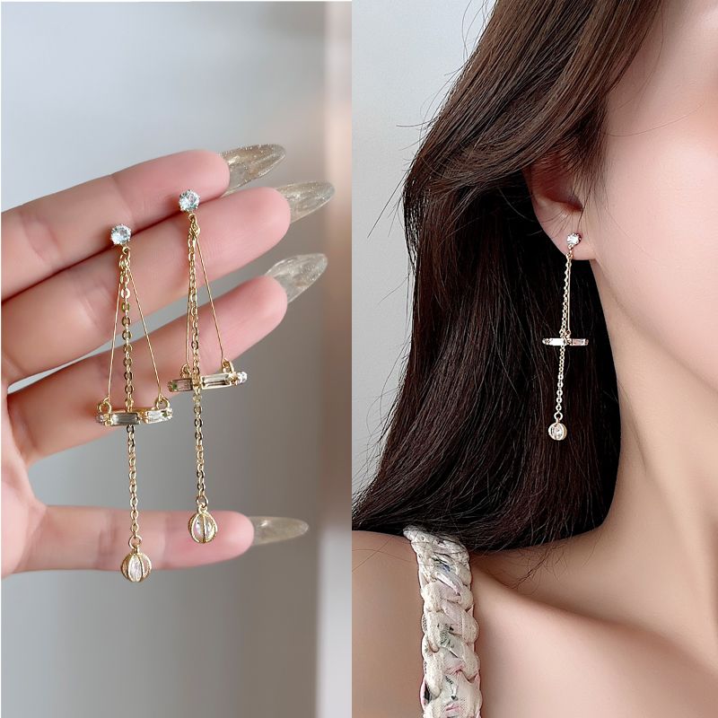 1 Pair Elegant Geometric Inlay Alloy Artificial Rhinestones Gold Plated Drop Earrings