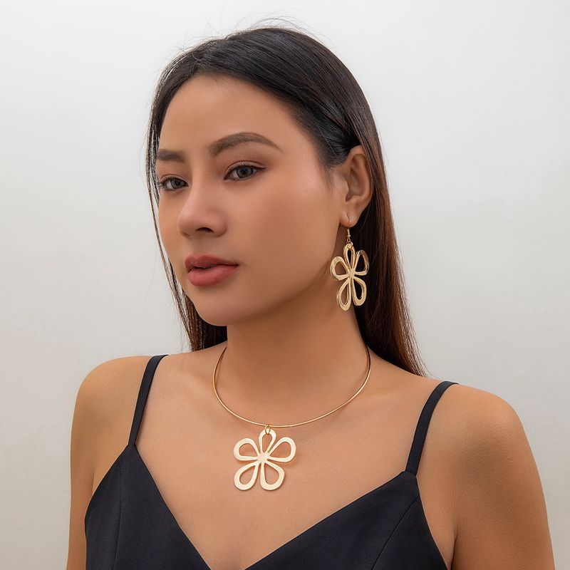 Elegant Lady Simple Style Flower Alloy Iron Women's Earrings Necklace