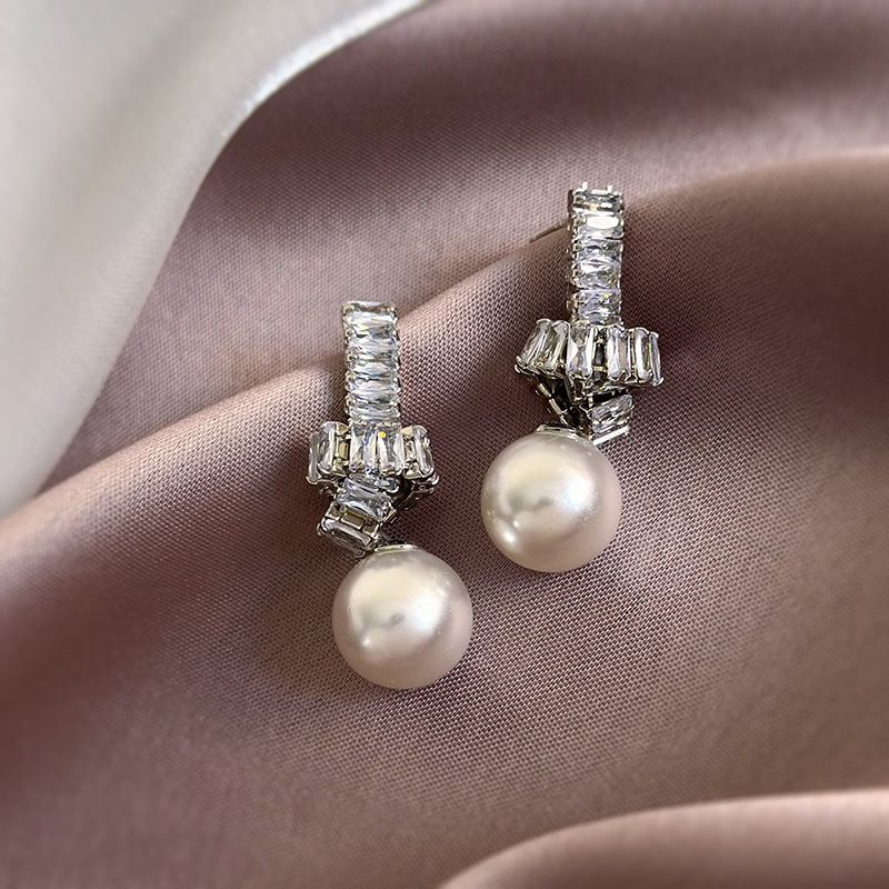 1 Pair Simple Style Commute Solid Color Plating Inlay Imitation Pearl Alloy Zircon White Gold Plated Drop Earrings