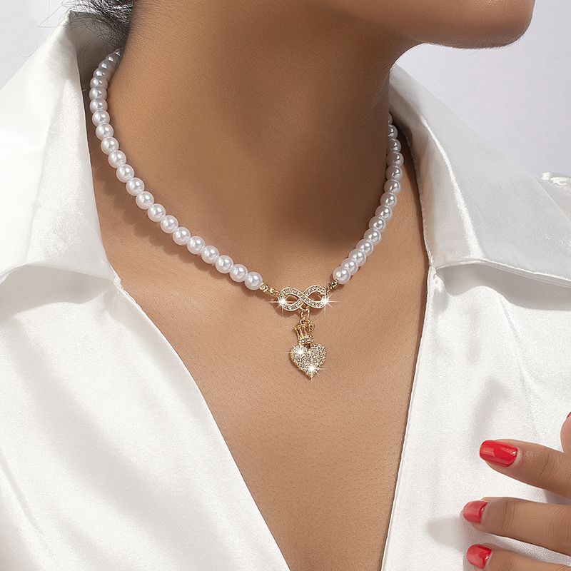 Elegante Dulce Forma De Corazón Aleación Enchapado Embutido Diamantes De Imitación Perla Mujeres Collar Colgante