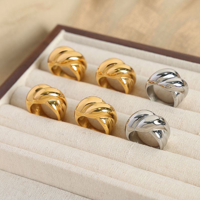 Lässig Einfacher Stil Einfarbig Titan Stahl Überzug 18 Karat Vergoldet Ringe