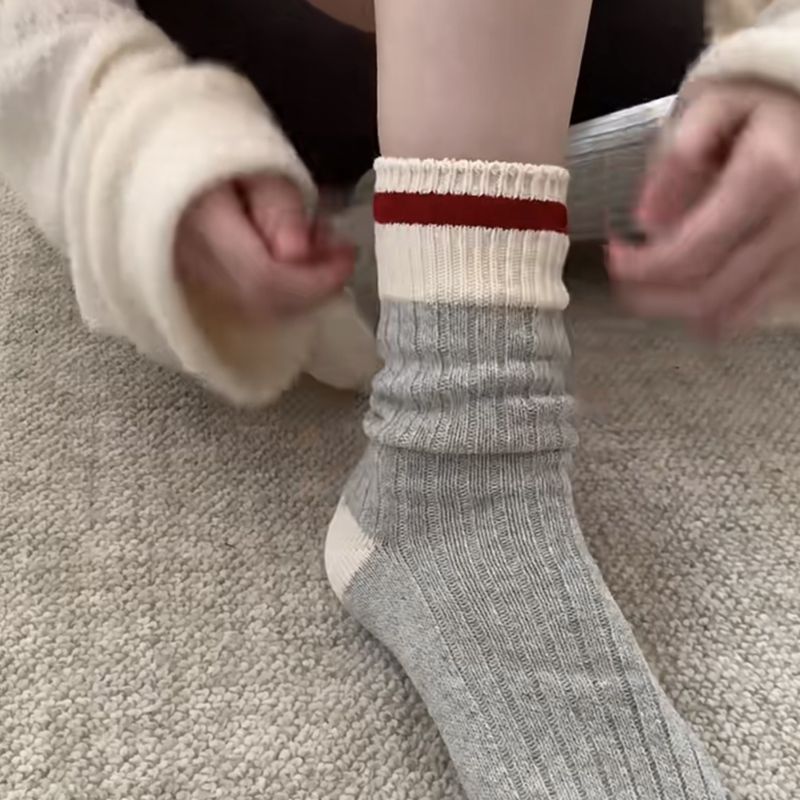 Femmes Décontractée Style Simple Bloc De Couleur Bande Coton Crew Socks Une Paire