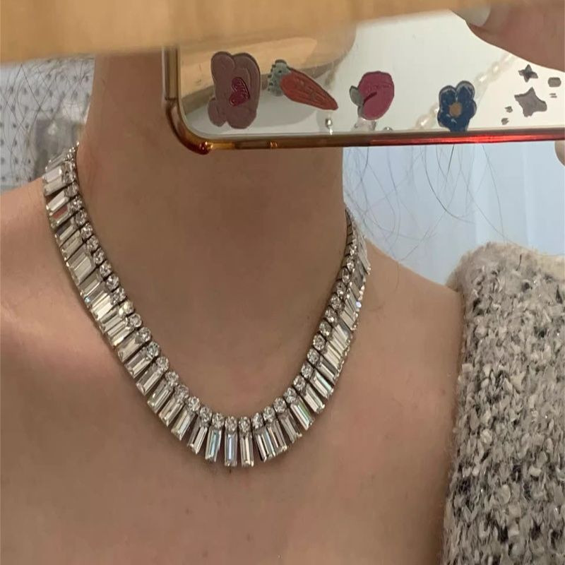 Elegant Vintage Style Geometric Alloy Plating Inlay Rhinestones Silver Plated Women's Necklace