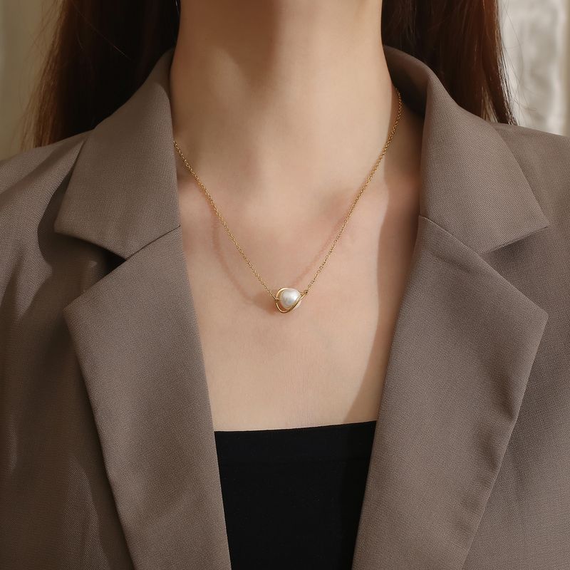 Edelstahl 304 18 Karat Vergoldet Elegant Einfacher Stil Überzug Inlay Runden Künstliche Perlen Halskette Mit Anhänger