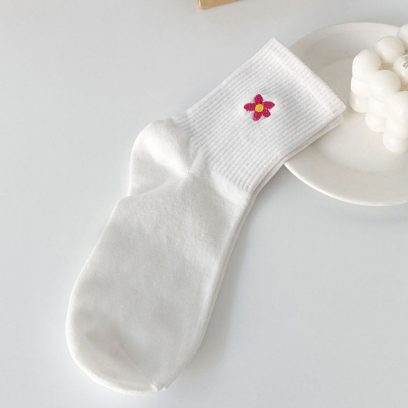 Femmes Style Simple Fleur Coton Broderie Crew Socks Une Paire