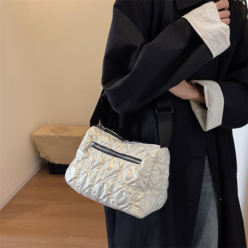 Women's Pearlescent Cotton Solid Color Elegant Sewing Thread Square Zipper Shoulder Bag