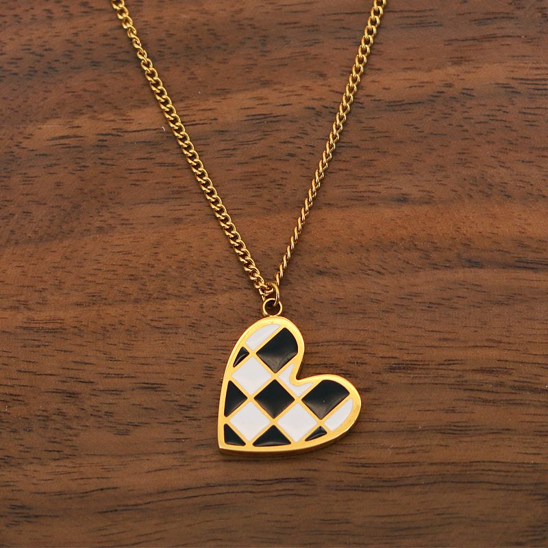 304 Stainless Steel 18K Gold Plated Casual Simple Style Enamel Plating Heart Shape Checkered Pendant Necklace