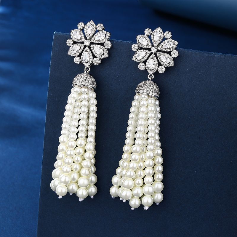 1 Paire Glamour Luxueux Gland Fleur Perlé Incruster Le Cuivre Zircon Or Blanc Plaqué Boucles D'oreilles