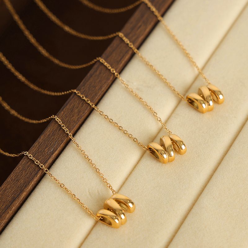 Lässig Einfacher Stil Brief Titan Stahl Überzug 18 Karat Vergoldet Halskette Mit Anhänger