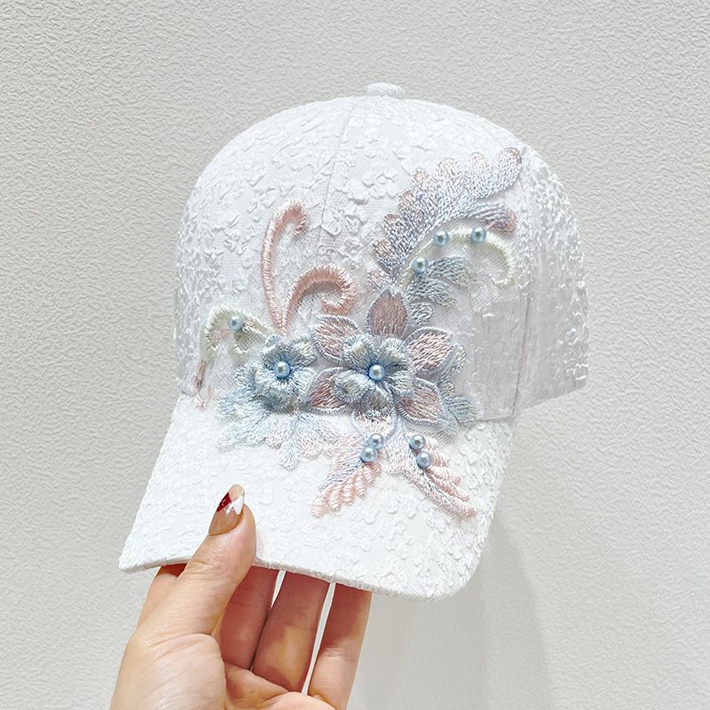 Women's Cute Simple Style Bear Embroidery Curved Eaves Baseball Cap