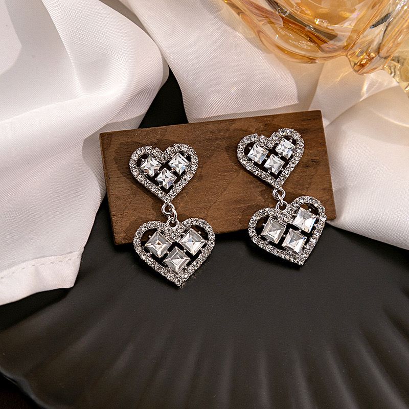 1 Pair Classic Style Heart Shape Alloy Drop Earrings
