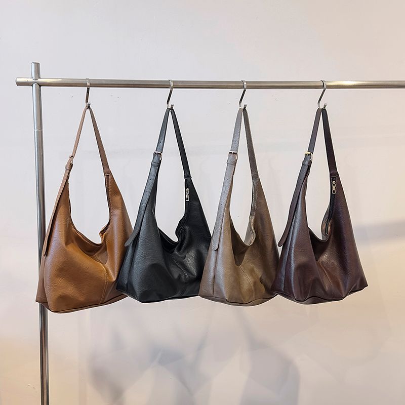 Women's Pu Leather Solid Color Streetwear Square Zipper Shoulder Bag