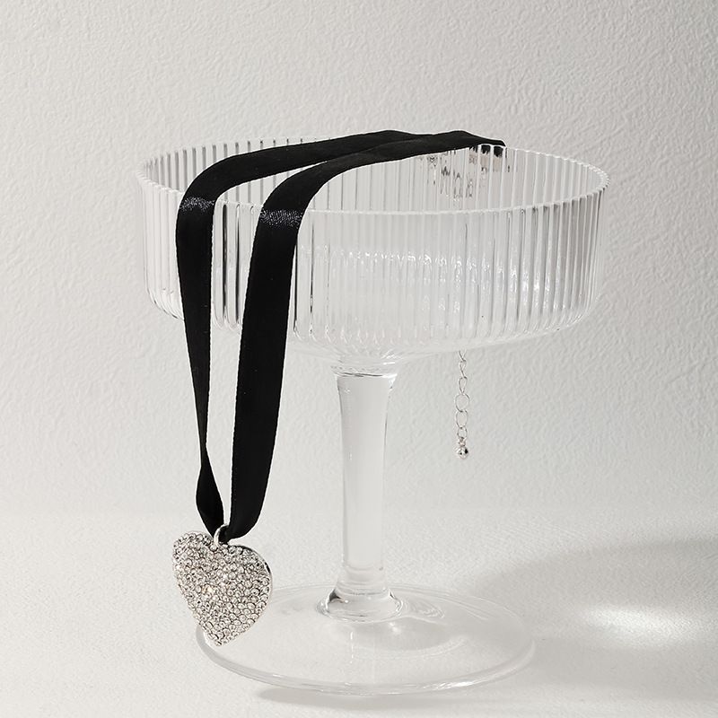 Ig-stil Süss Herzform Legierung Inlay Künstliche Strasssteine Künstliche Perlen Frau Halskette Mit Anhänger