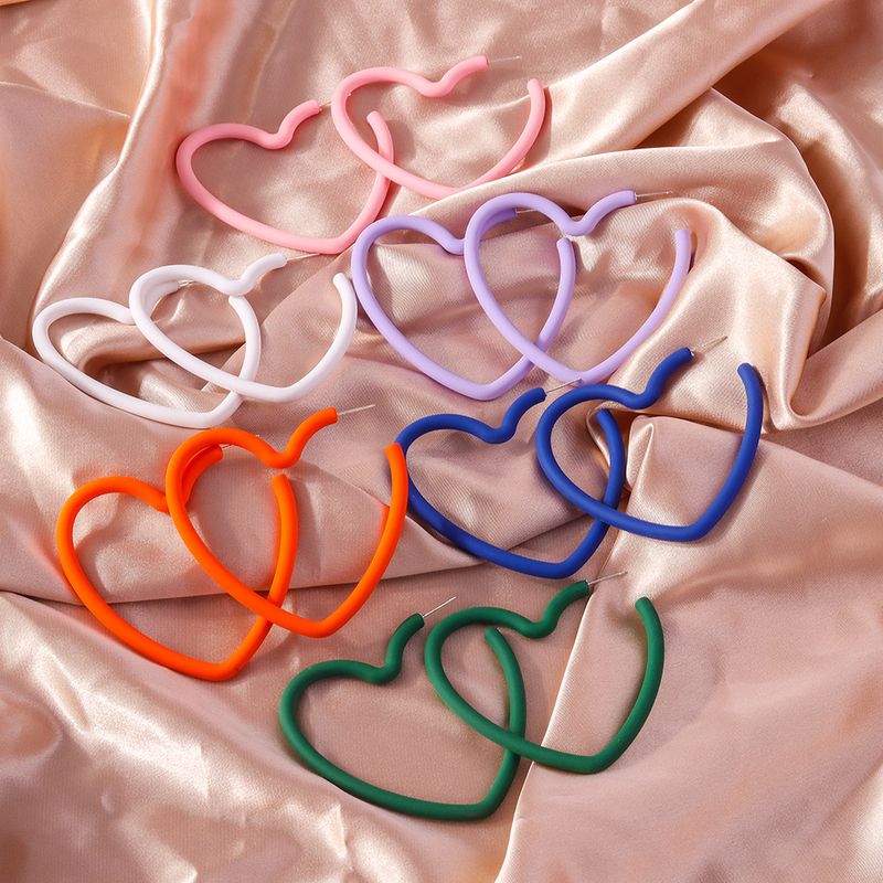 1 Par Color Sólido Forma De Corazón El Plastico Pendientes